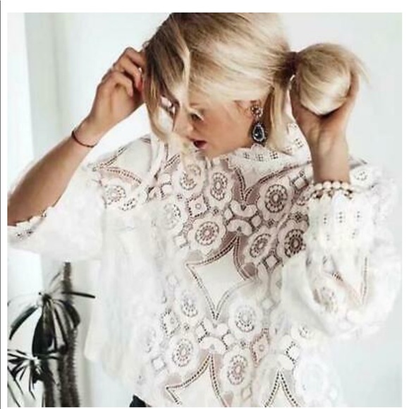 Noble Lace Blouse - Picture 4 of 7